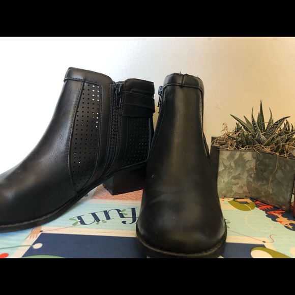 Black Leather Western style Bootie! - Picture 6 of 7